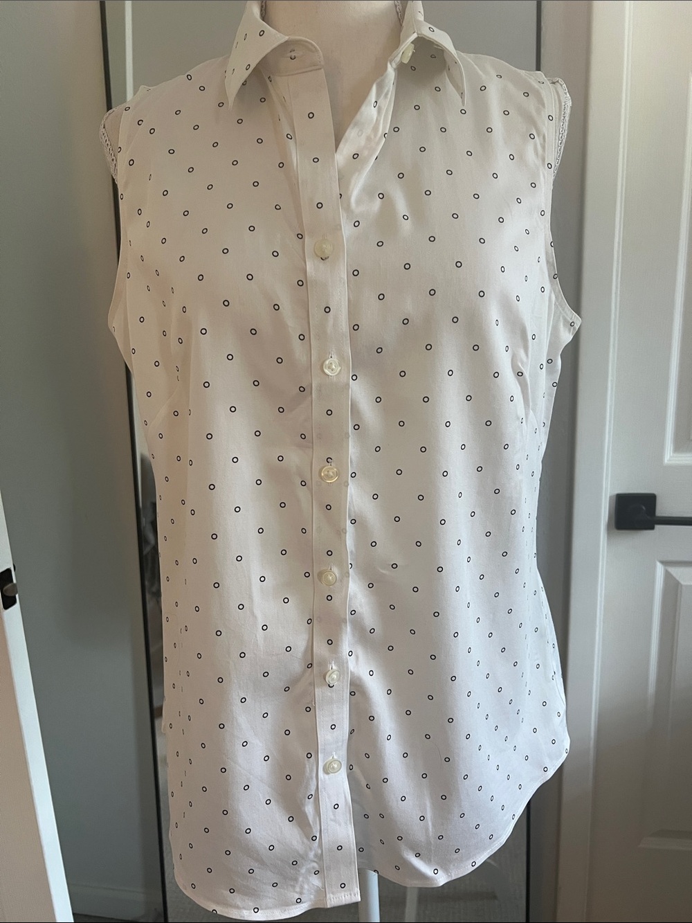 Banana Republic White Sleeveless Button-Down Shirt with Black Dot Pattern